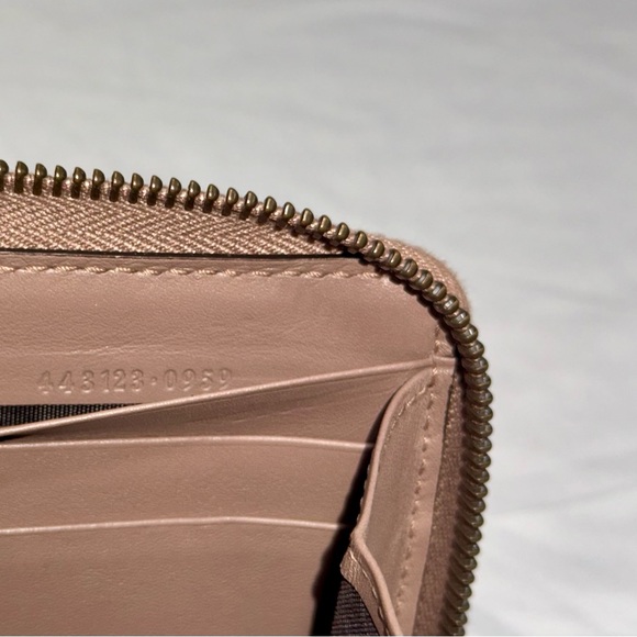 Authenticated Gucci Pearl Matelasse Wallet - Picture 8 of 9